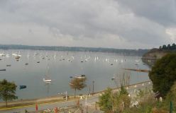 vue panoramique sur la Rance le village de Saint Suliac et son port depuis la chambre La Rance.jpg