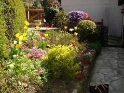 gite Ker Mor le jardin de rocailles cote rue.jpg