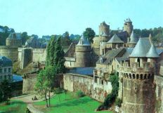 Fougeres et son imposant chateau.jpg